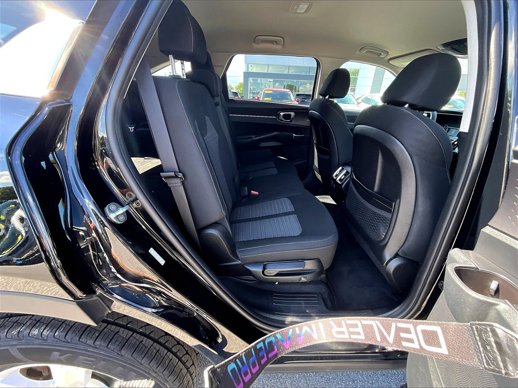 2022 Kia Sorento LX - Photo 16