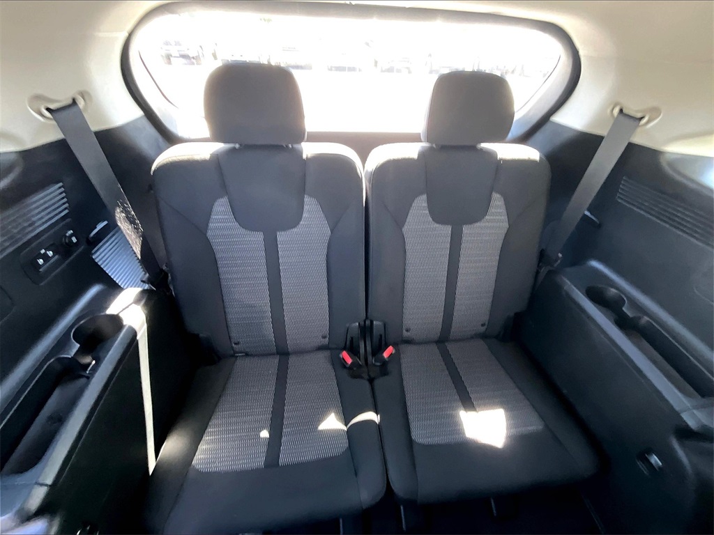 2022 Kia Sorento LX - Photo 17