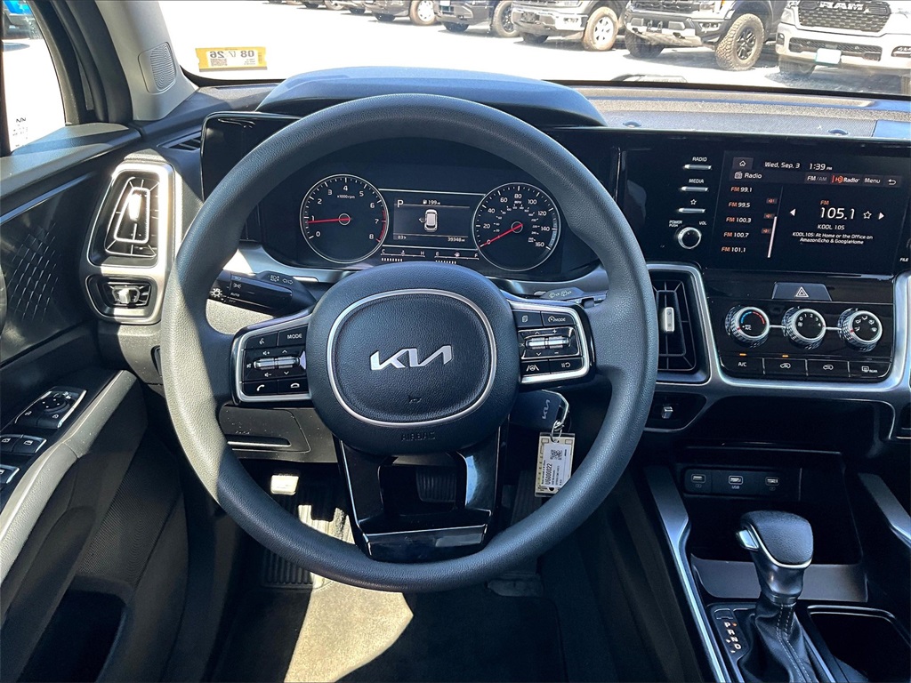 2022 Kia Sorento LX - Photo 18