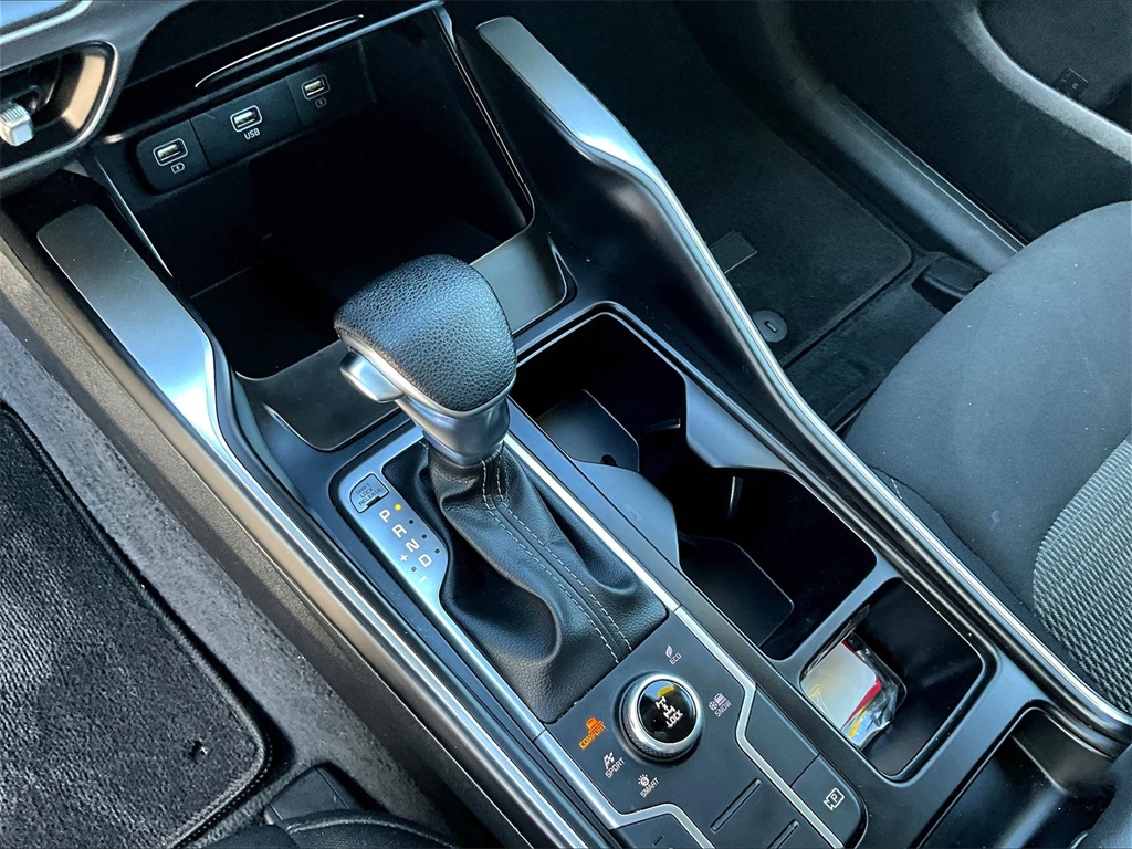 2022 Kia Sorento LX - Photo 21