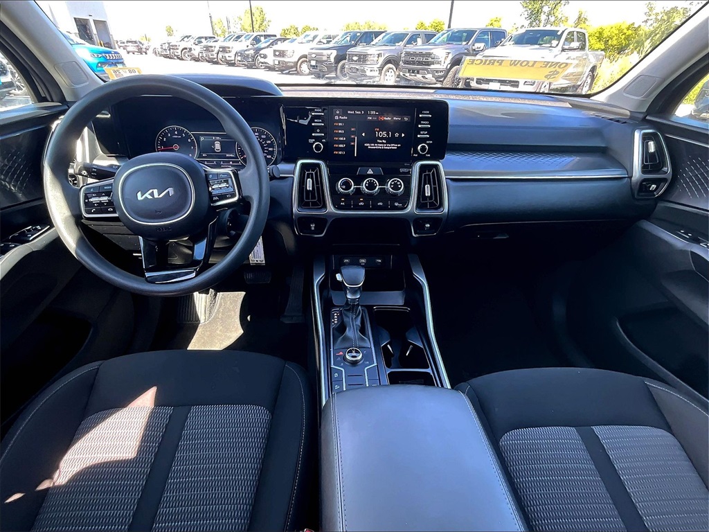 2022 Kia Sorento LX - Photo 22