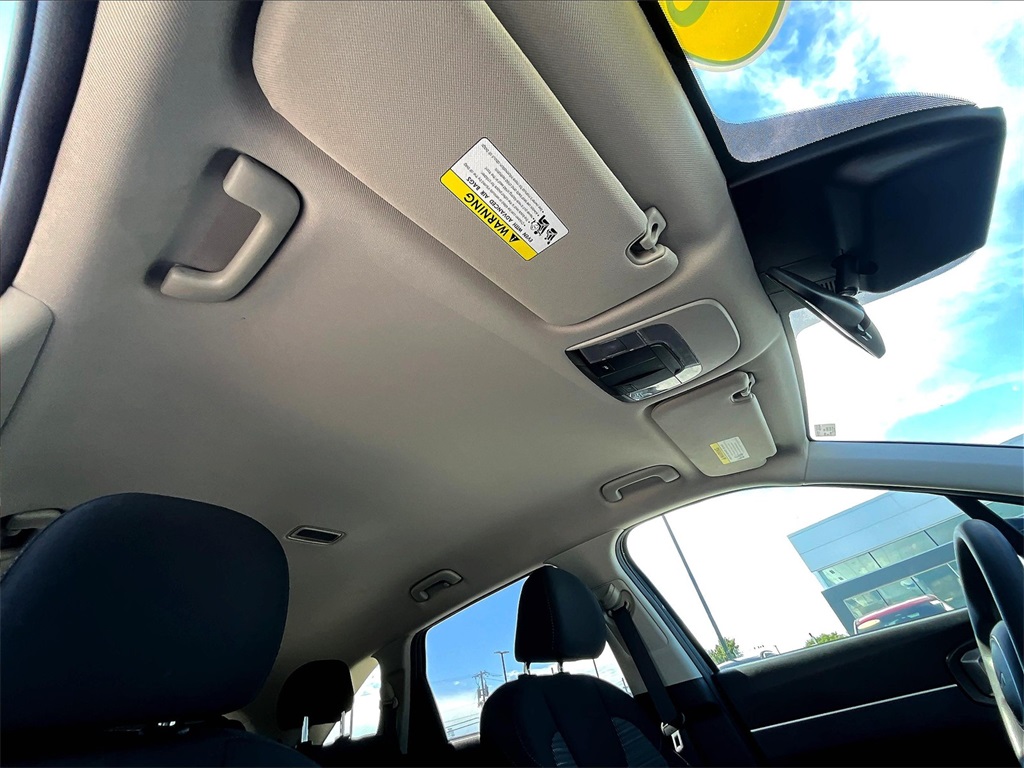 2022 Kia Sorento LX - Photo 23
