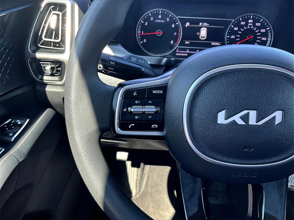 2022 Kia Sorento LX - Photo 24