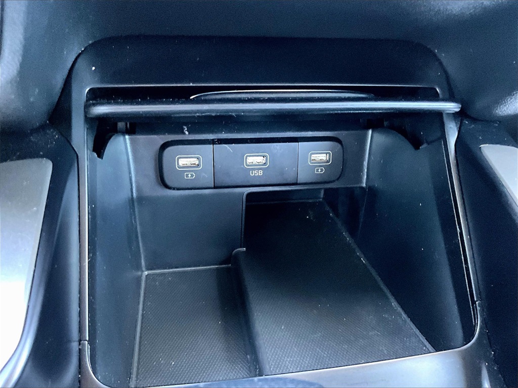 2022 Kia Sorento LX - Photo 27
