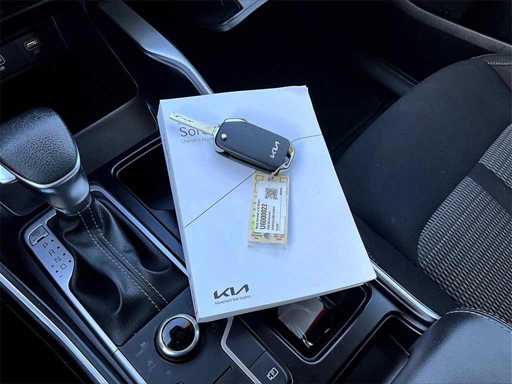 2022 Kia Sorento LX - Photo 30