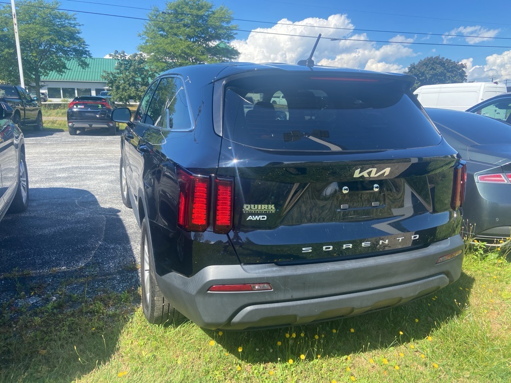 2022 Kia Sorento LX - Photo 3
