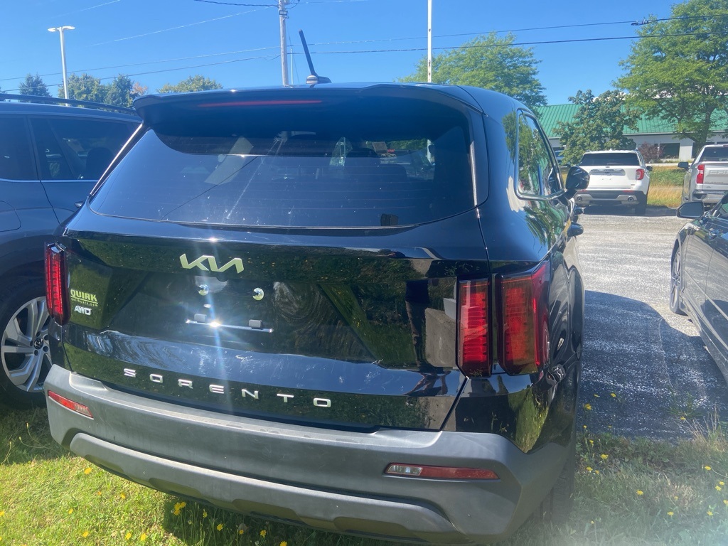 2022 Kia Sorento LX - Photo 4