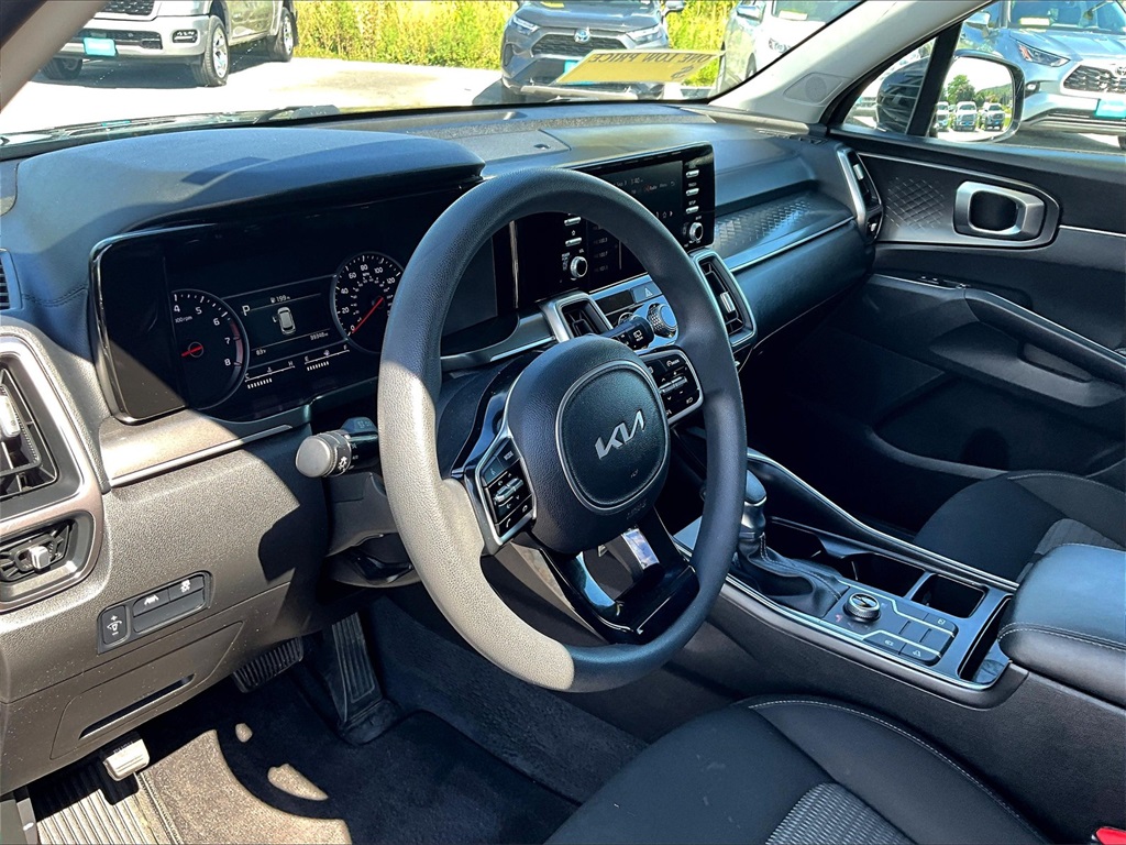 2022 Kia Sorento LX - Photo 8