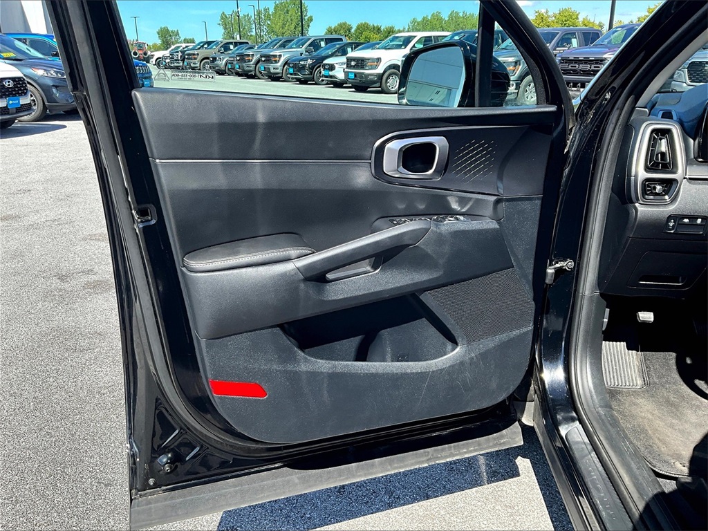 2022 Kia Sorento LX - Photo 9