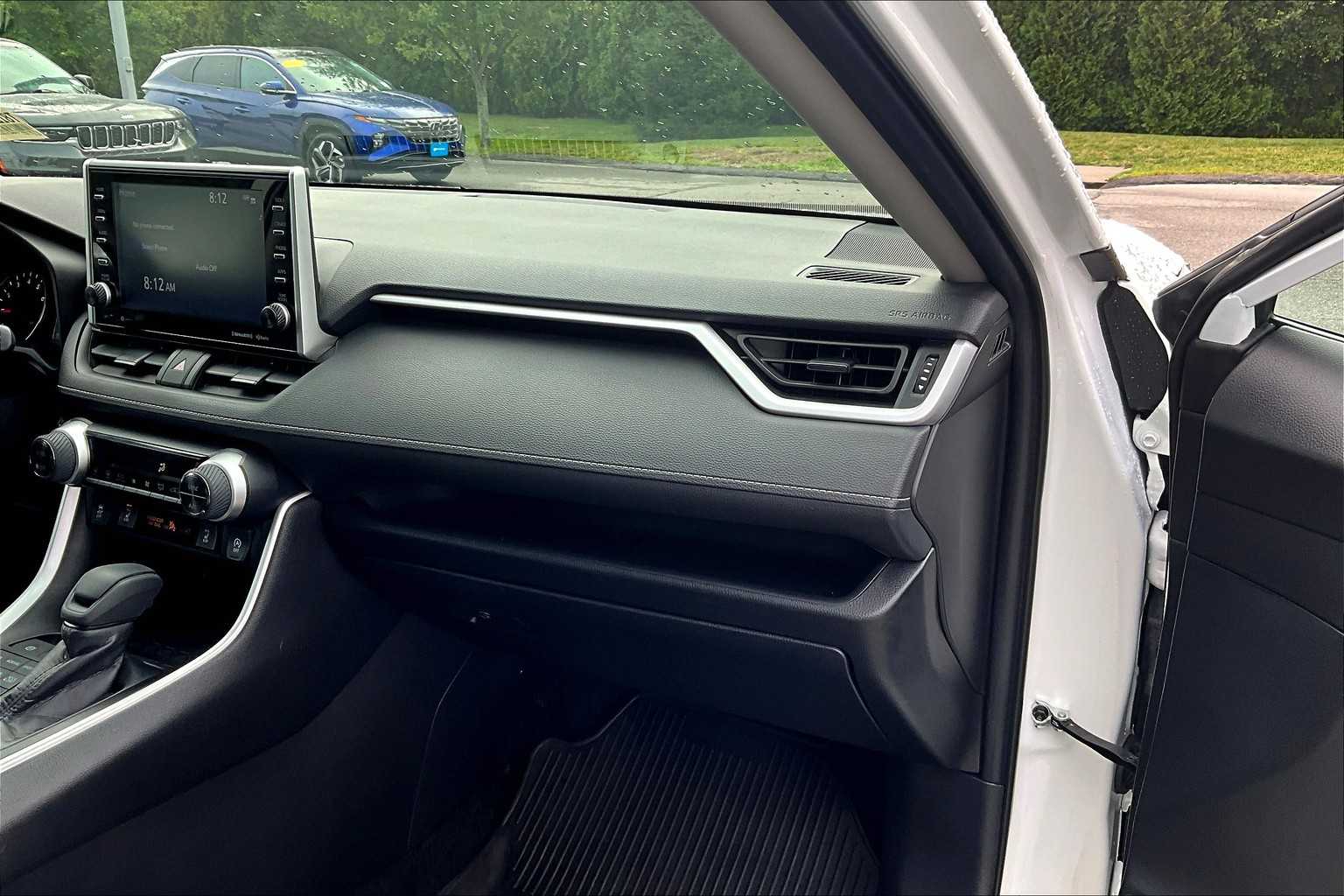2022 Toyota RAV4 XLE - Photo 13