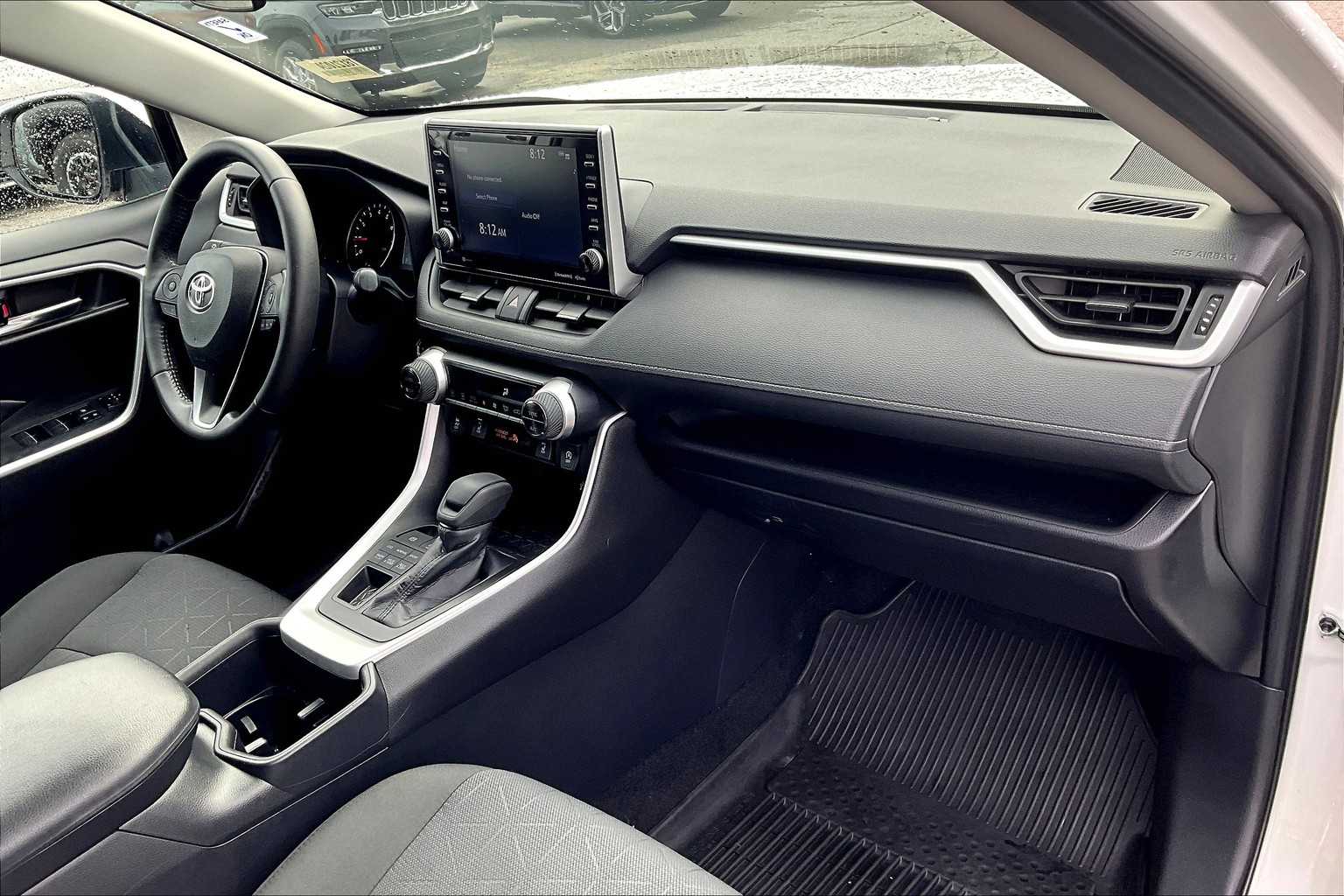 2022 Toyota RAV4 XLE - Photo 14
