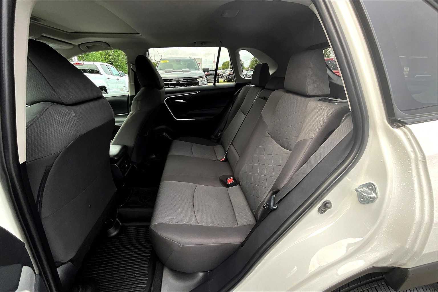 2022 Toyota RAV4 XLE - Photo 15