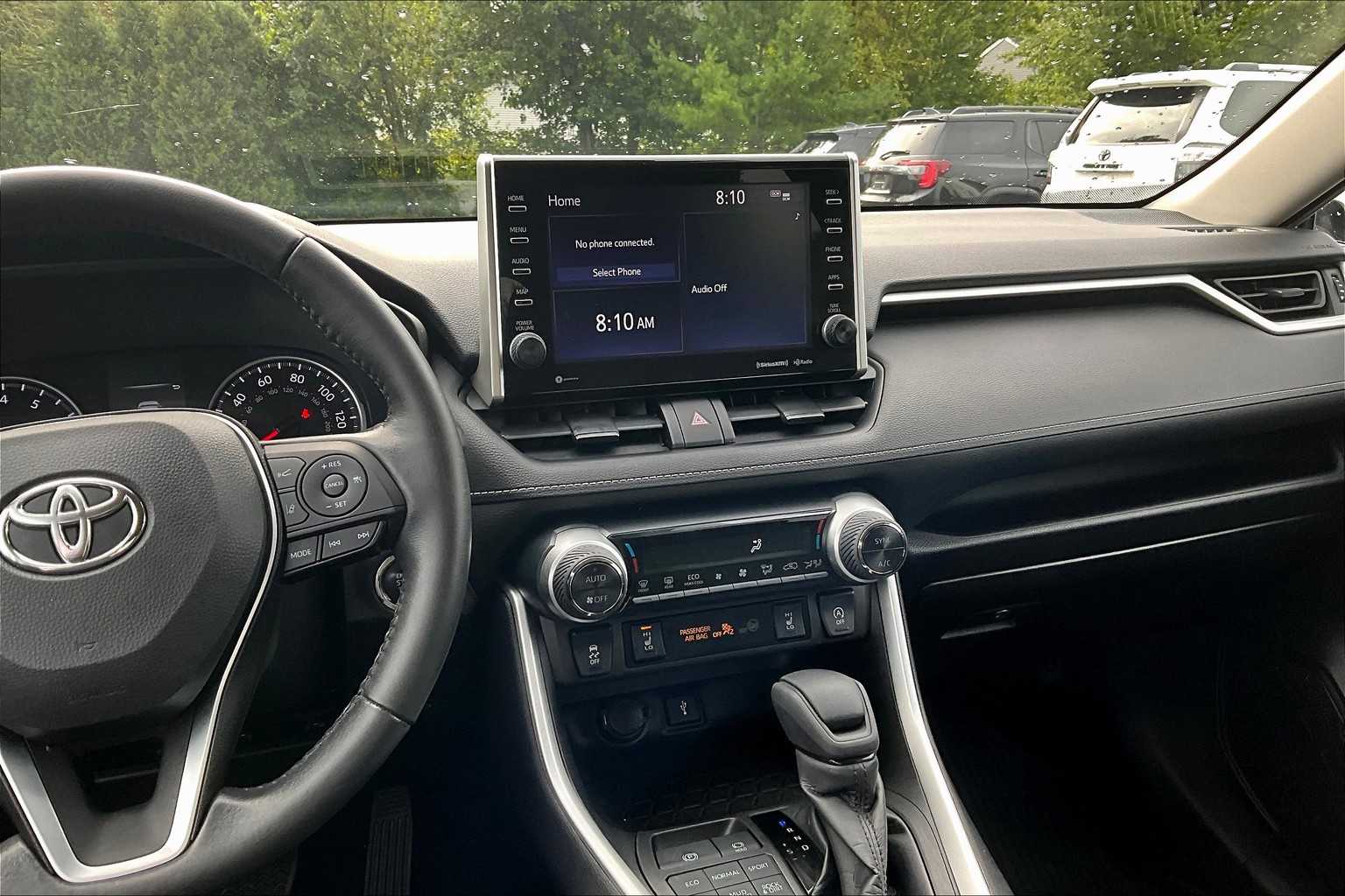 2022 Toyota RAV4 XLE - Photo 18