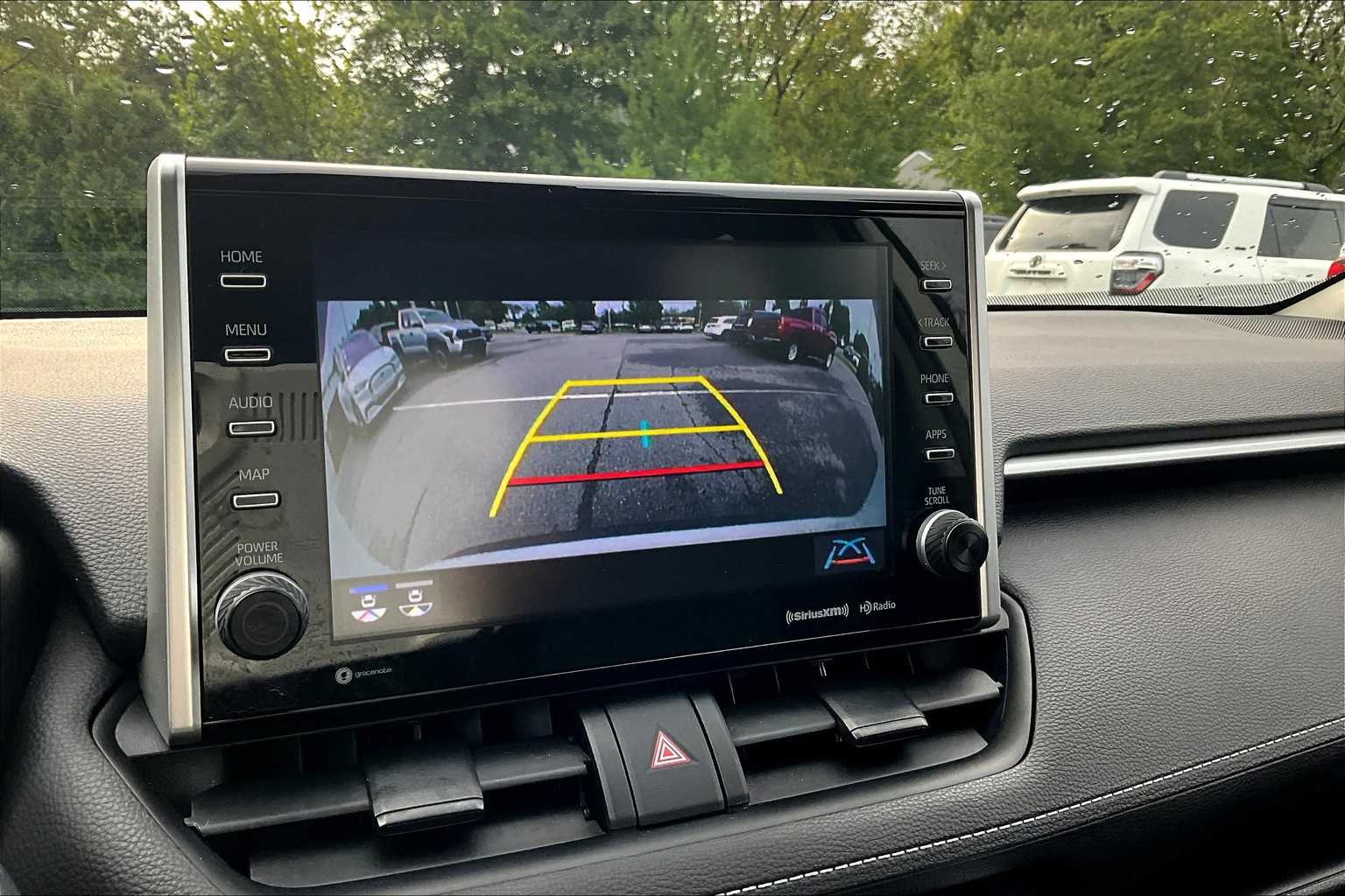 2022 Toyota RAV4 XLE - Photo 19