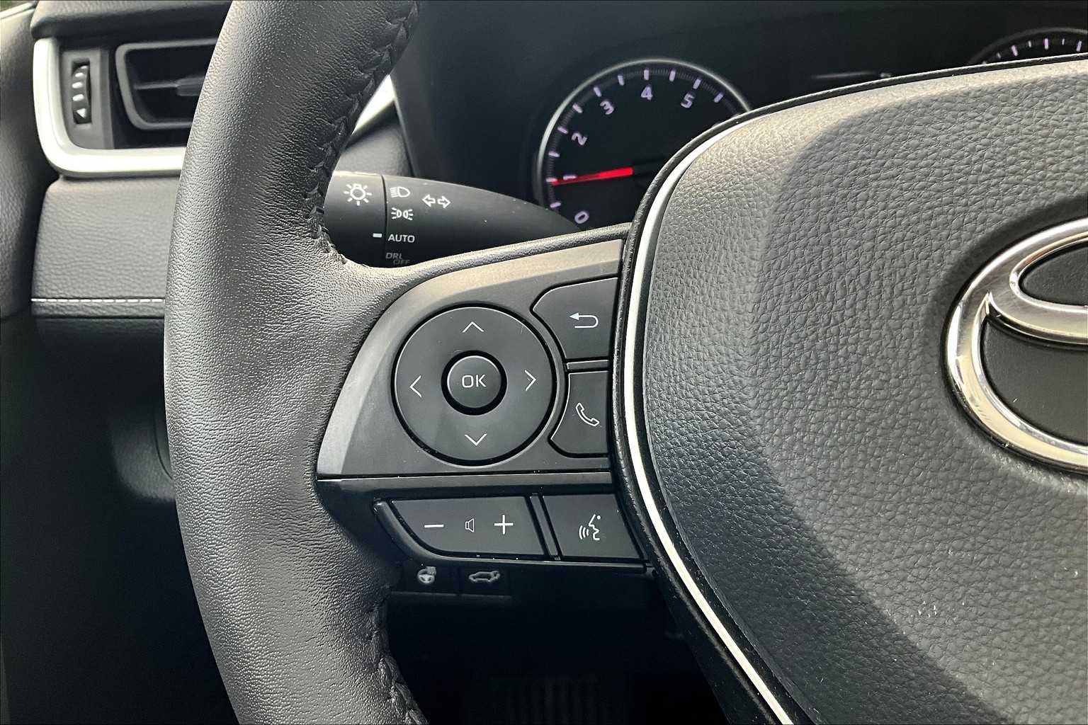2022 Toyota RAV4 XLE - Photo 23
