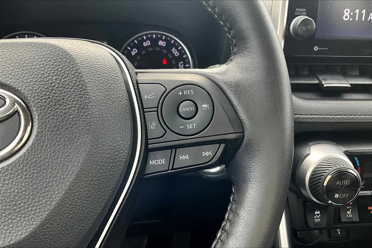 2022 Toyota RAV4 XLE - Photo 24