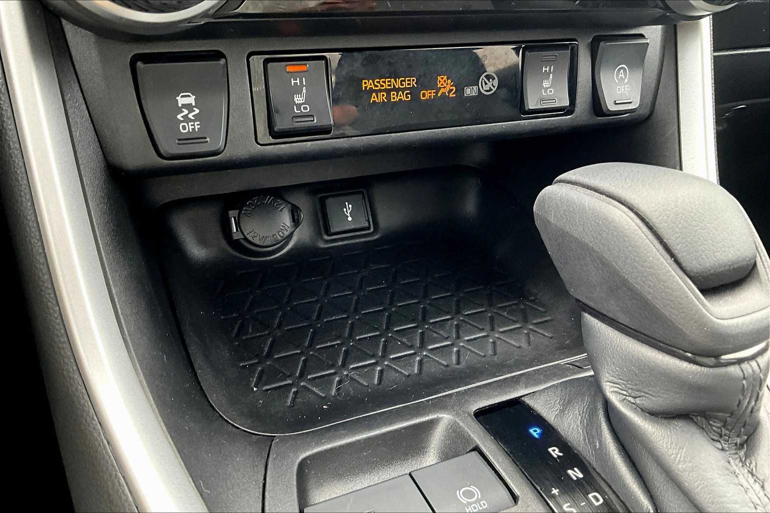 2022 Toyota RAV4 XLE - Photo 27