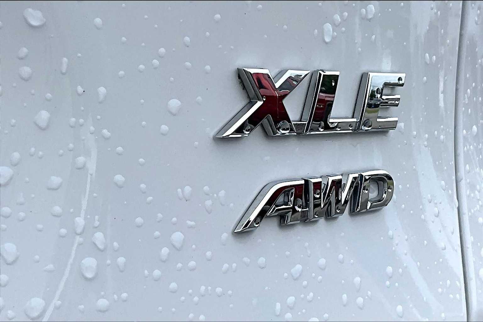 2022 Toyota RAV4 XLE - Photo 29