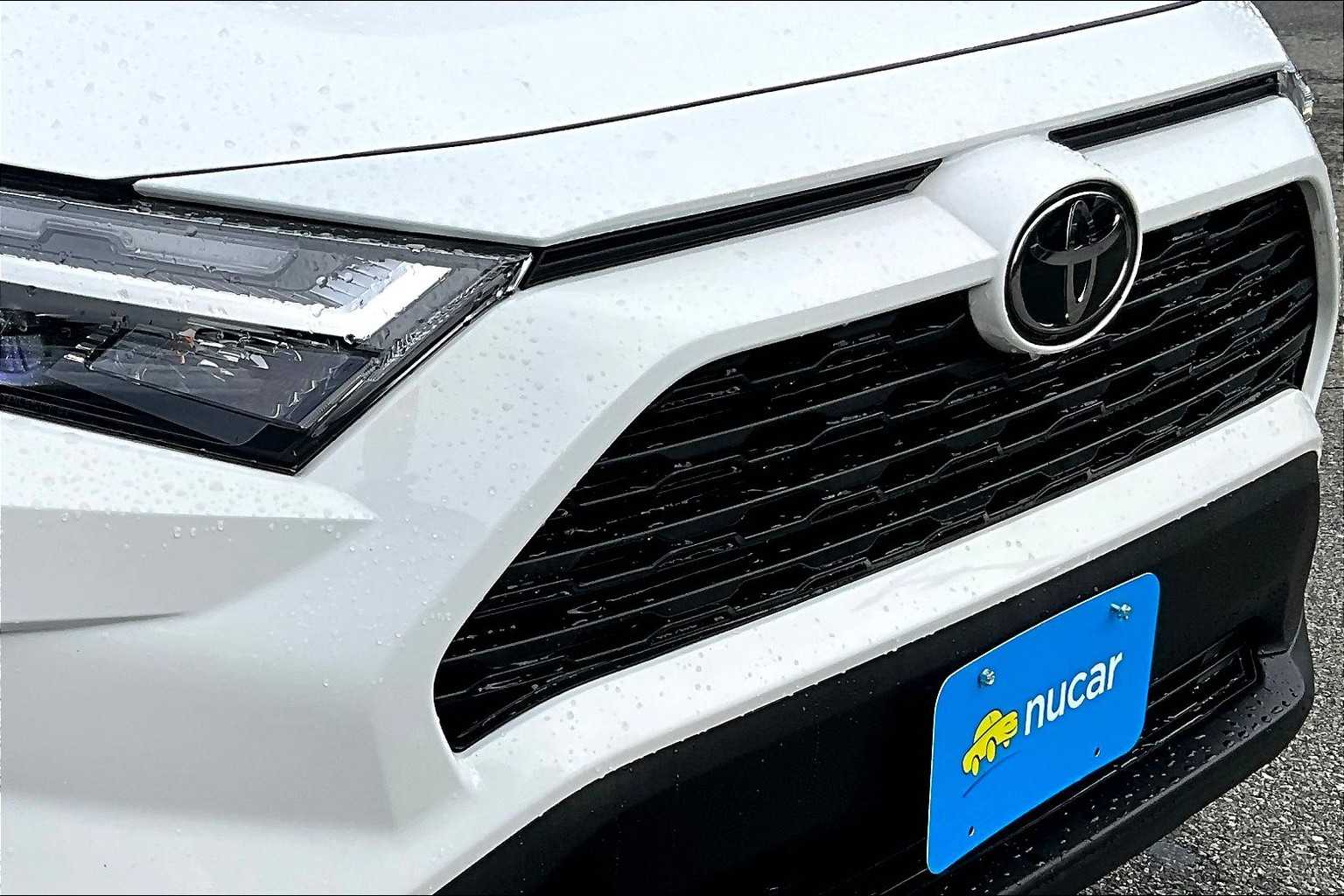 2022 Toyota RAV4 XLE - Photo 32