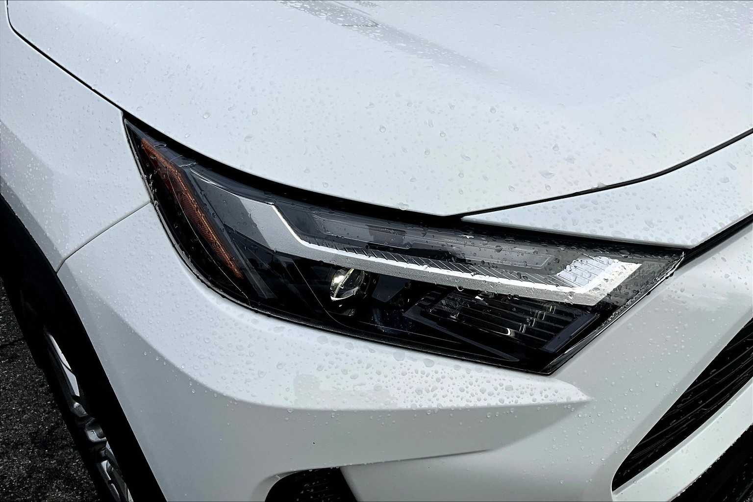 2022 Toyota RAV4 XLE - Photo 33