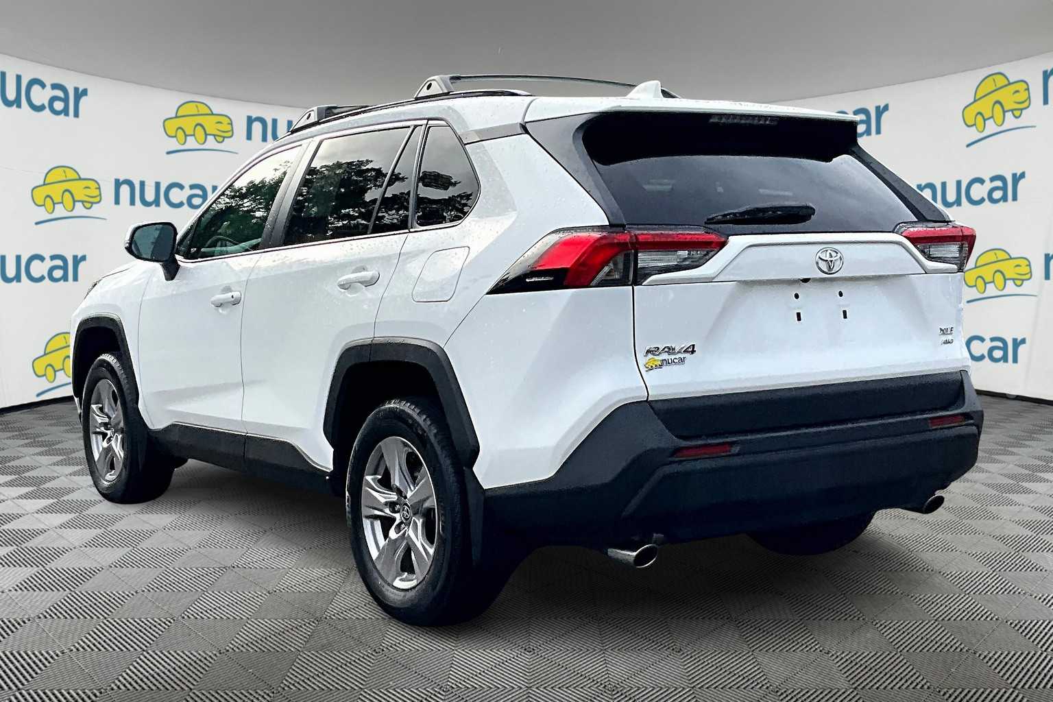 2022 Toyota RAV4 XLE - Photo 4