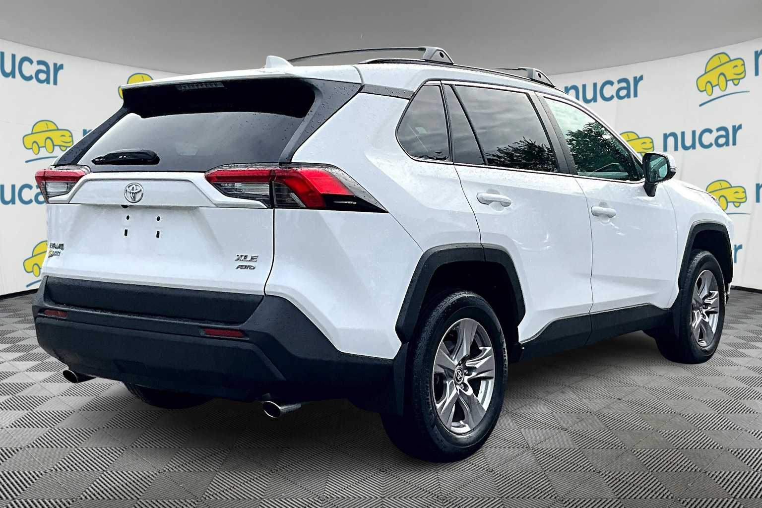 2022 Toyota RAV4 XLE - Photo 6