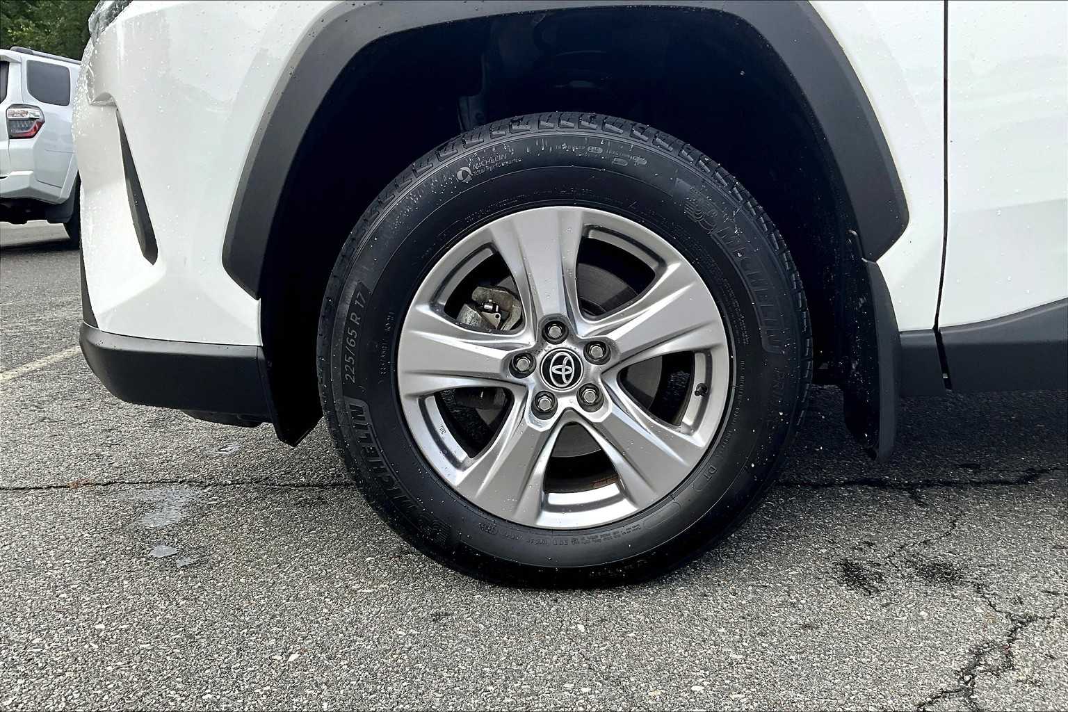 2022 Toyota RAV4 XLE - Photo 7
