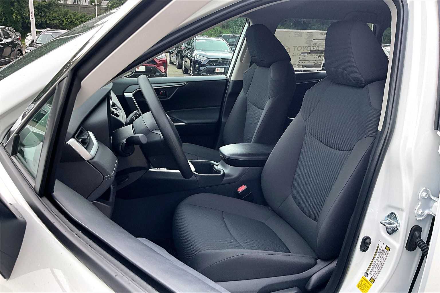 2025 Toyota RAV4 LE - Photo 11