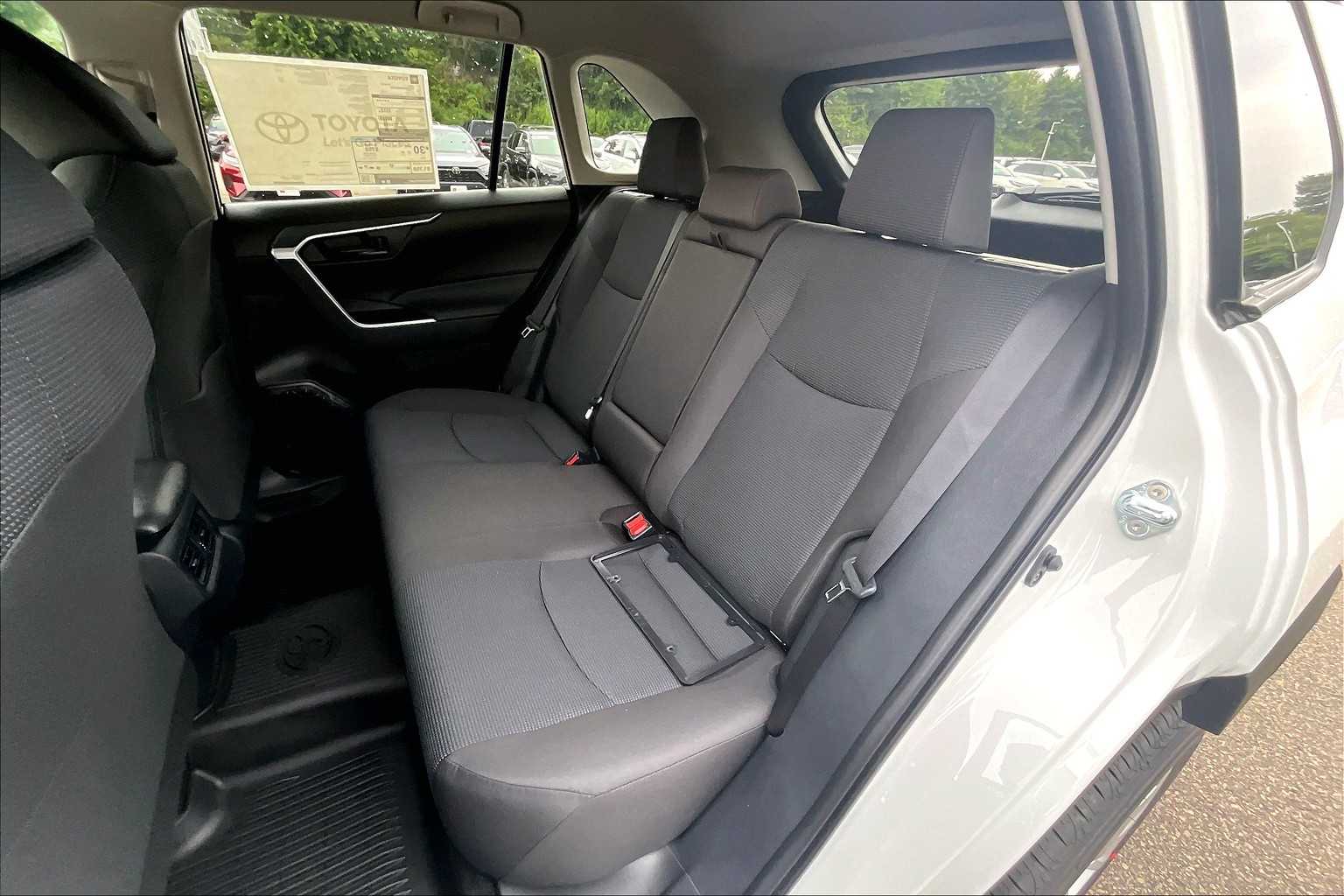 2025 Toyota RAV4 LE - Photo 15