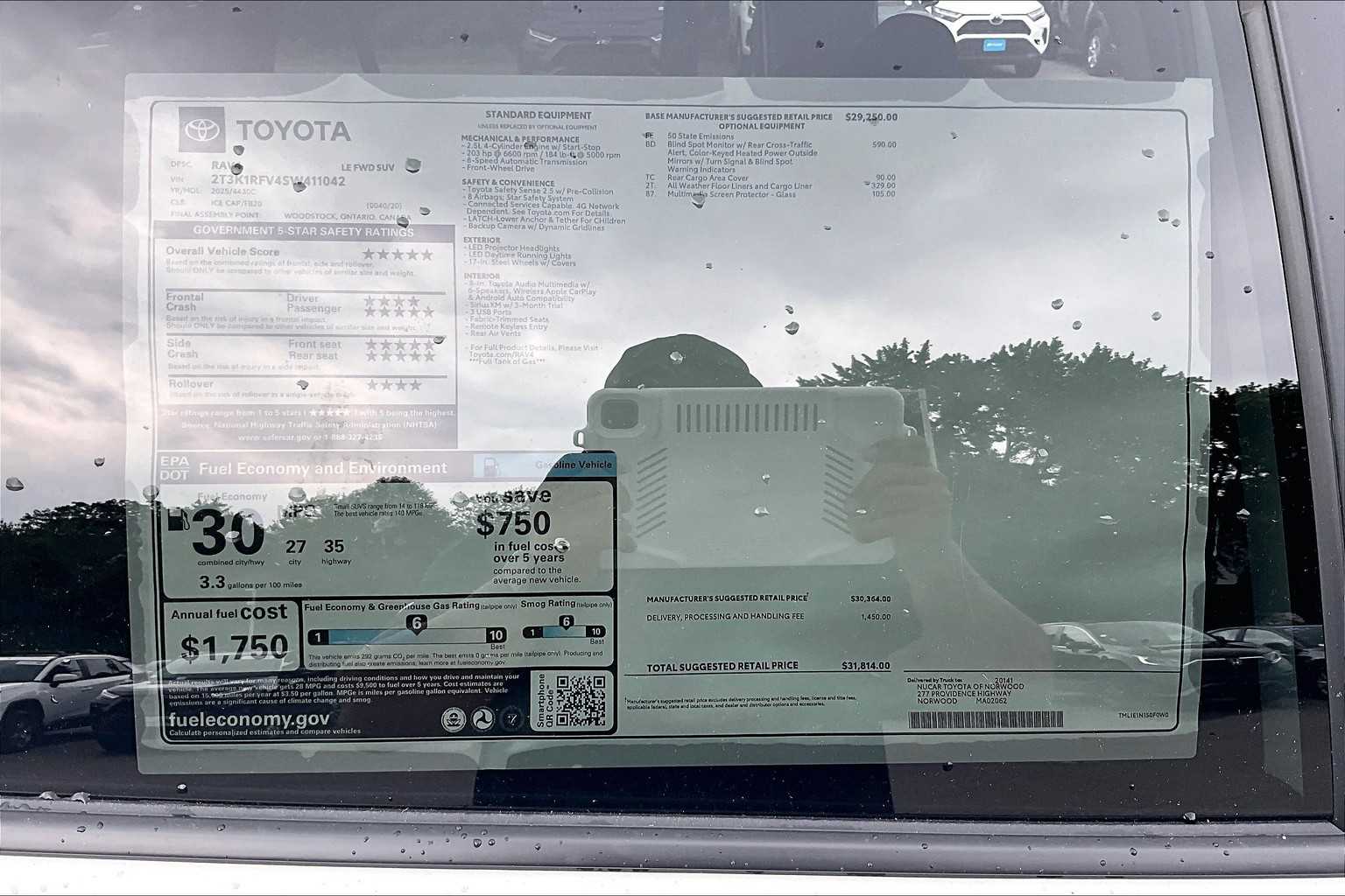 2025 Toyota RAV4 LE - Photo 18