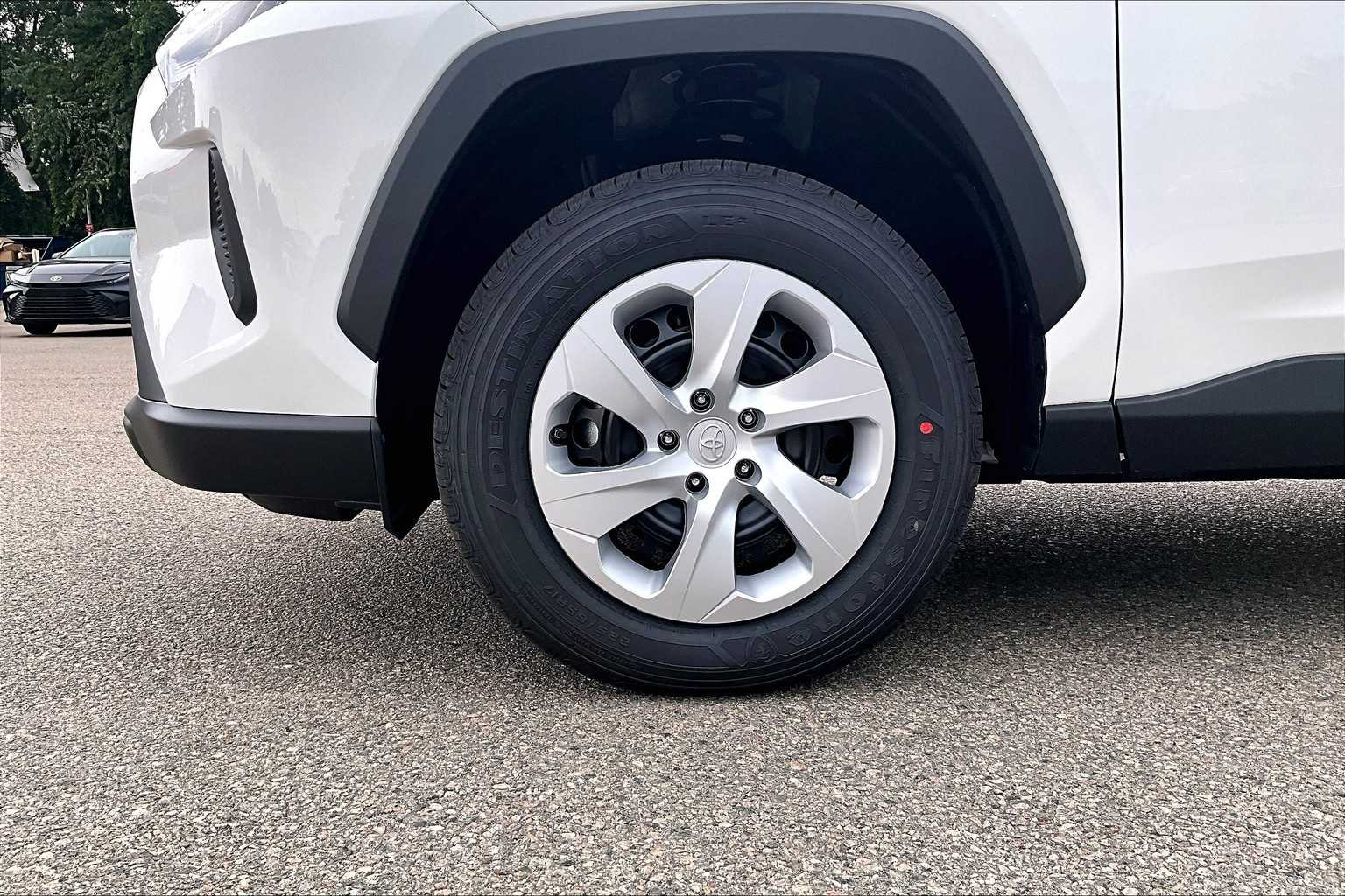 2025 Toyota RAV4 LE - Photo 8