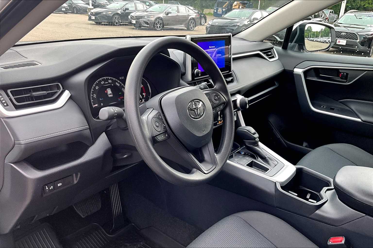 2025 Toyota RAV4 LE - Photo 9