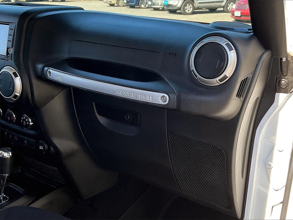 2018 Jeep Wrangler JK Unlimited Sahara - Photo 13