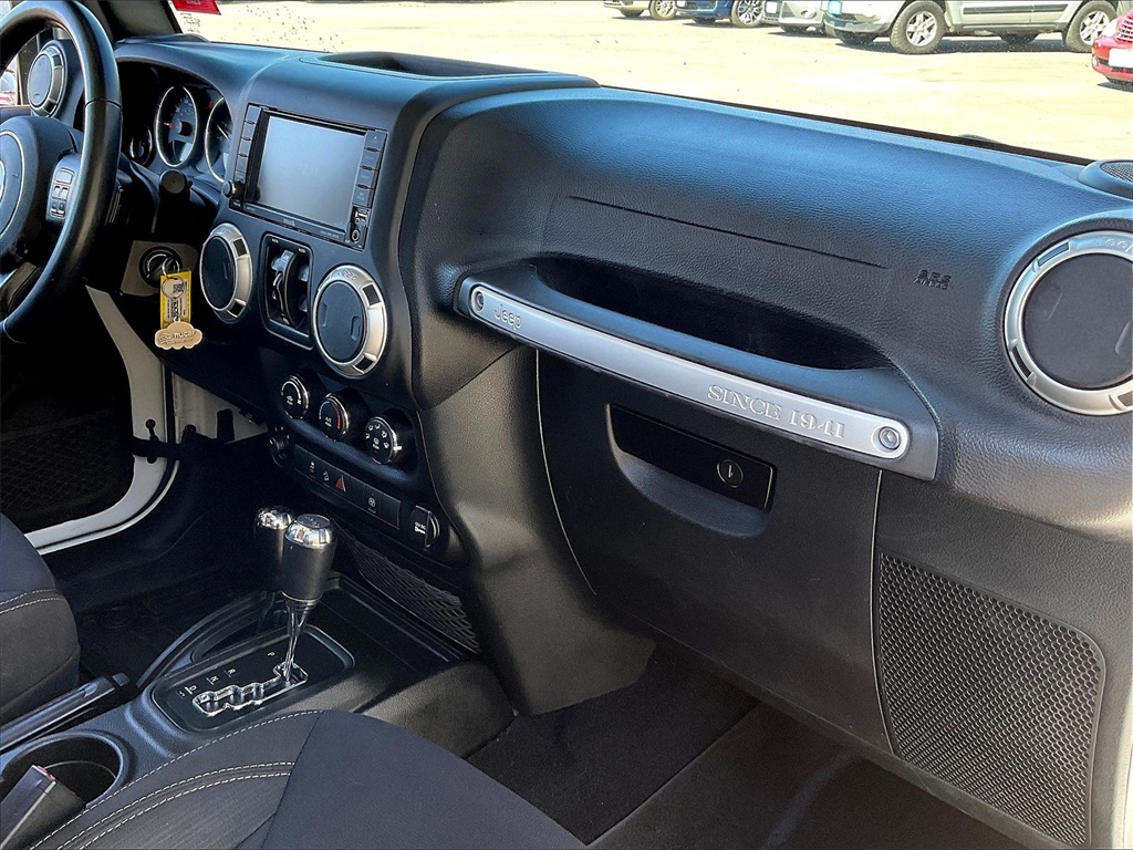 2018 Jeep Wrangler JK Unlimited Sahara - Photo 14