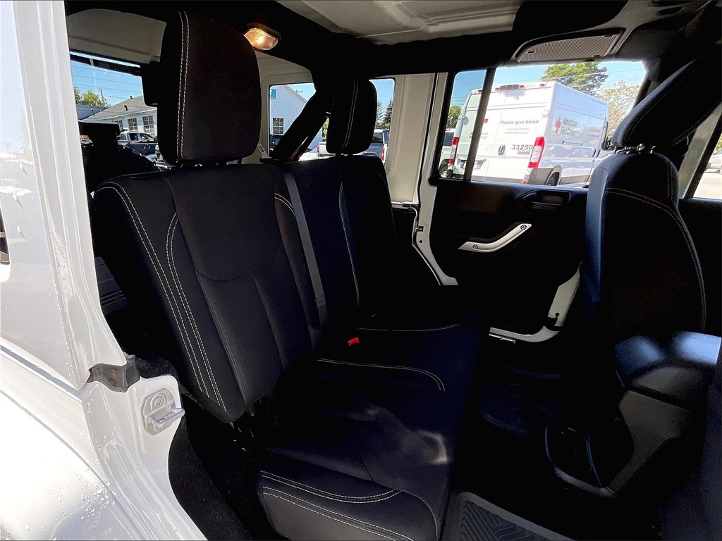 2018 Jeep Wrangler JK Unlimited Sahara - Photo 18