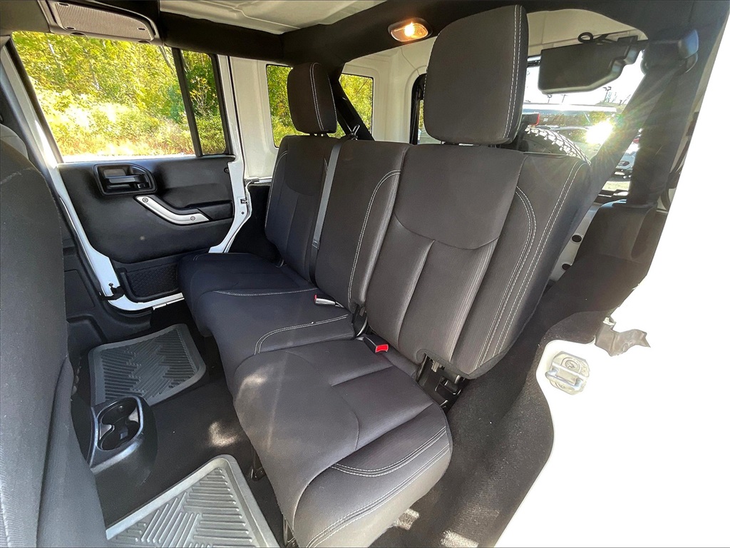 2018 Jeep Wrangler JK Unlimited Sahara - Photo 24