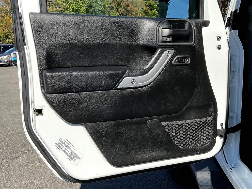2018 Jeep Wrangler JK Unlimited Sahara - Photo 9