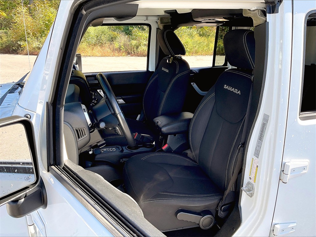 2018 Jeep Wrangler JK Unlimited Sahara - Photo 10