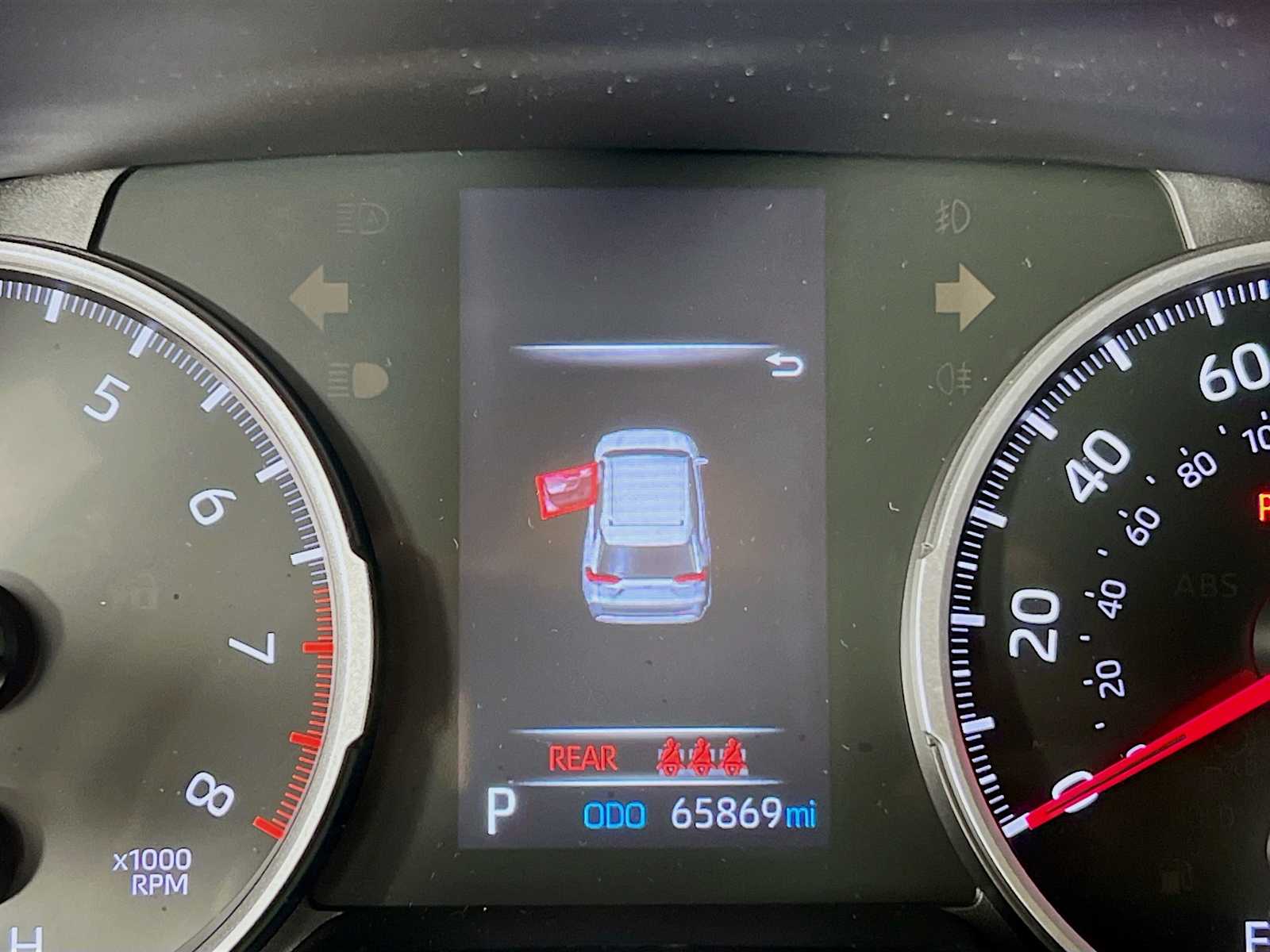 2022 Toyota RAV4 LE - Photo 12
