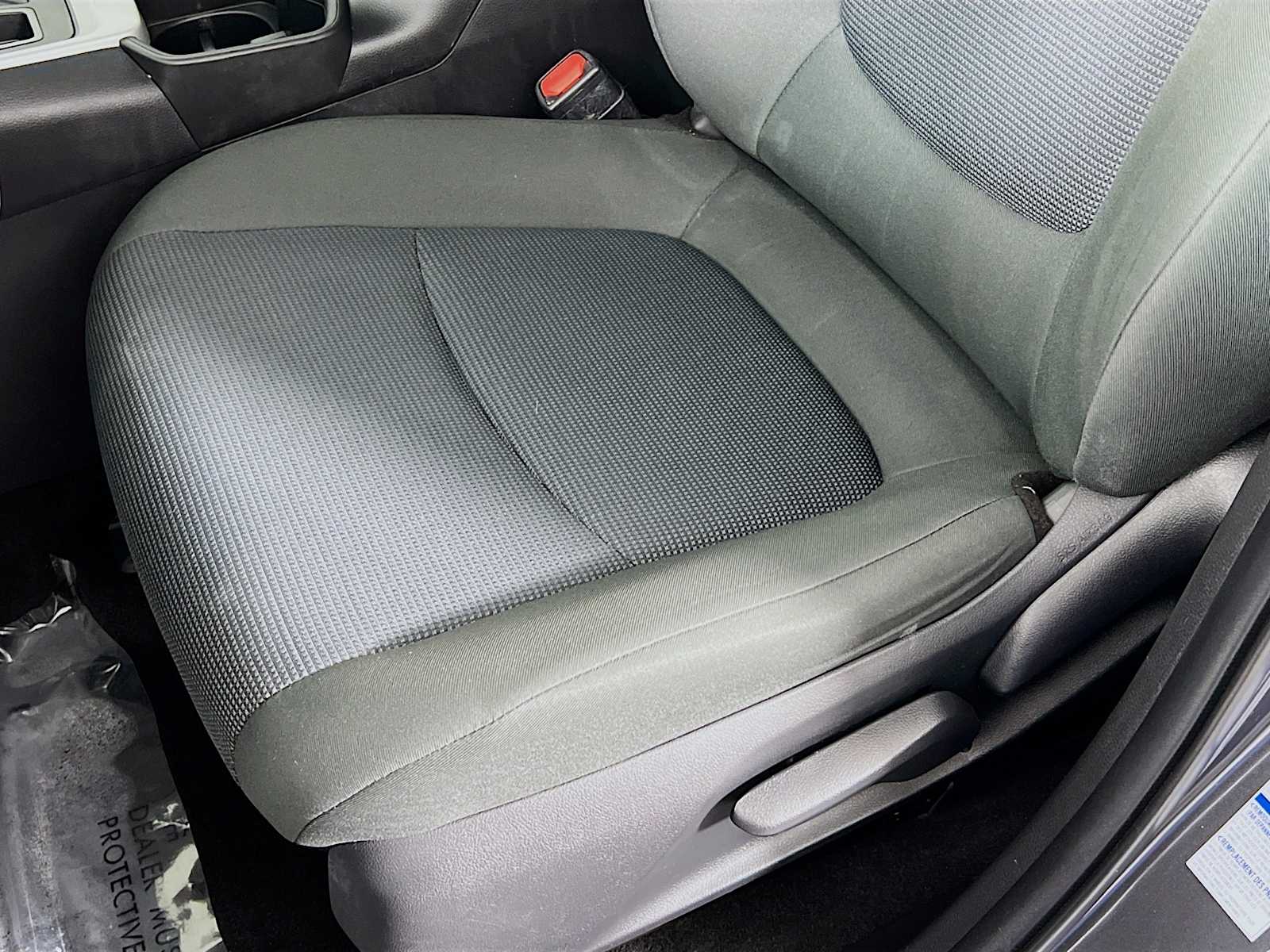 2022 Toyota RAV4 LE - Photo 19