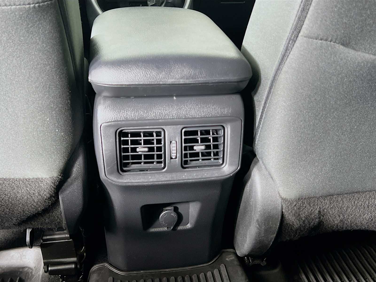 2022 Toyota RAV4 LE - Photo 24