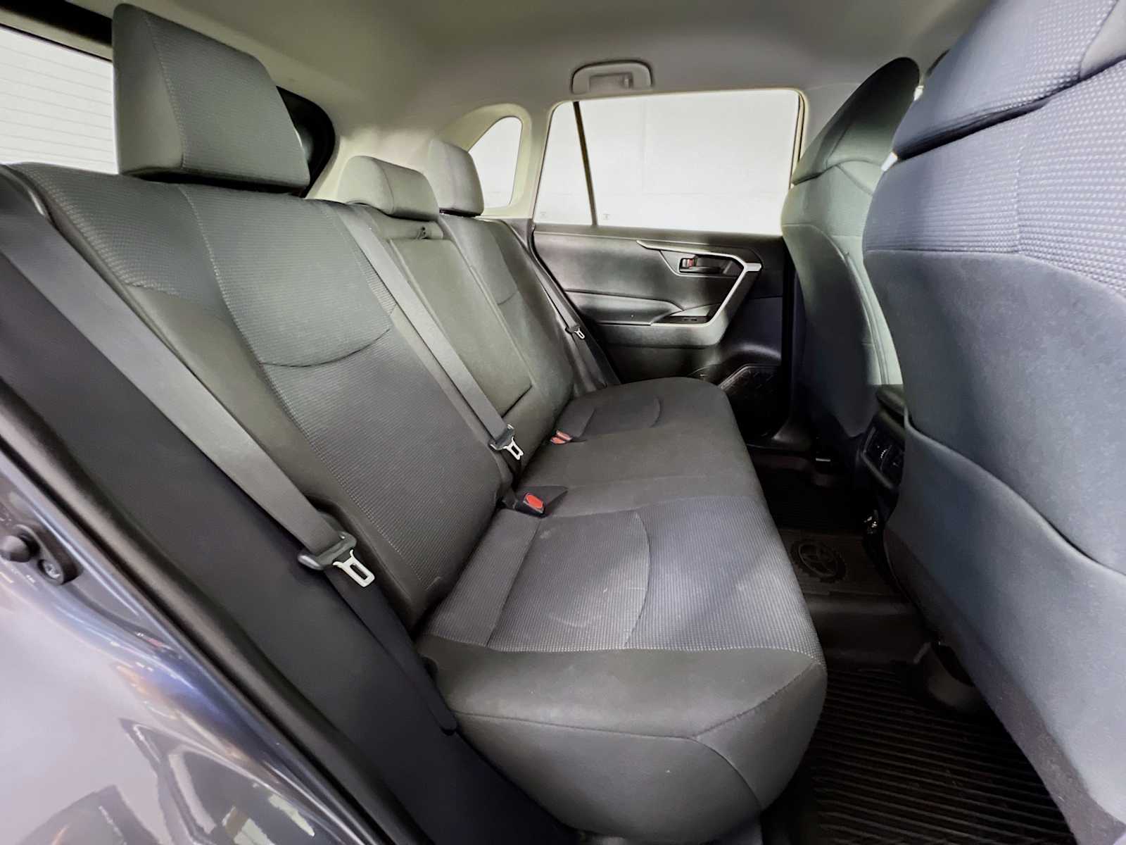 2022 Toyota RAV4 LE - Photo 26