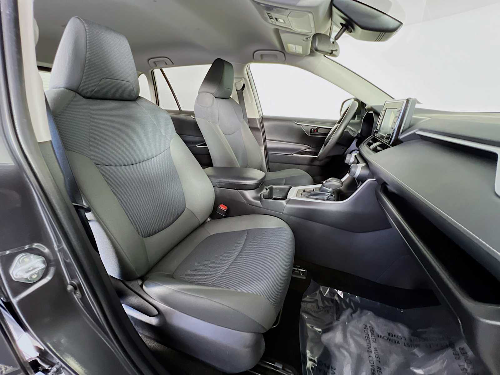 2022 Toyota RAV4 LE - Photo 27