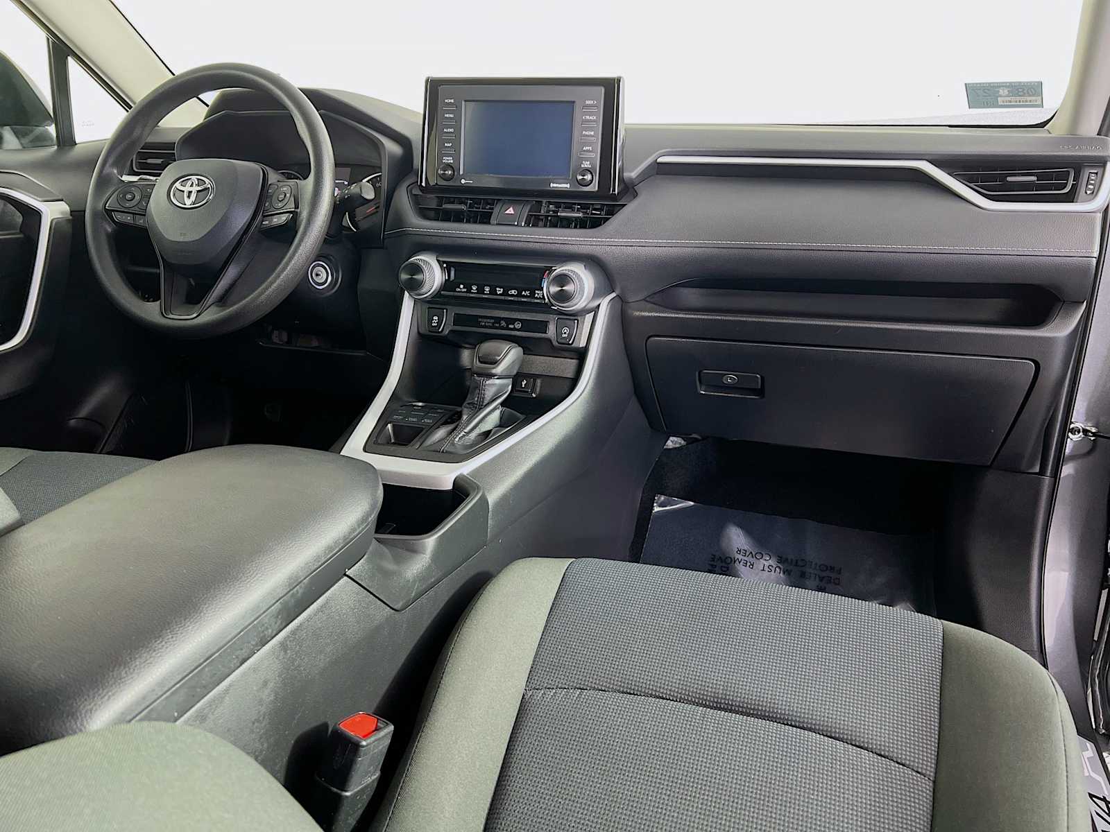 2022 Toyota RAV4 LE - Photo 28