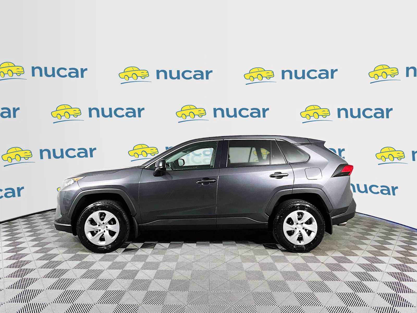2022 Toyota RAV4 LE - Photo 4