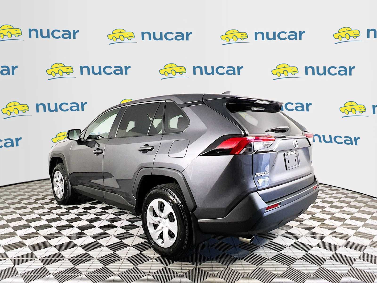 2022 Toyota RAV4 LE - Photo 5