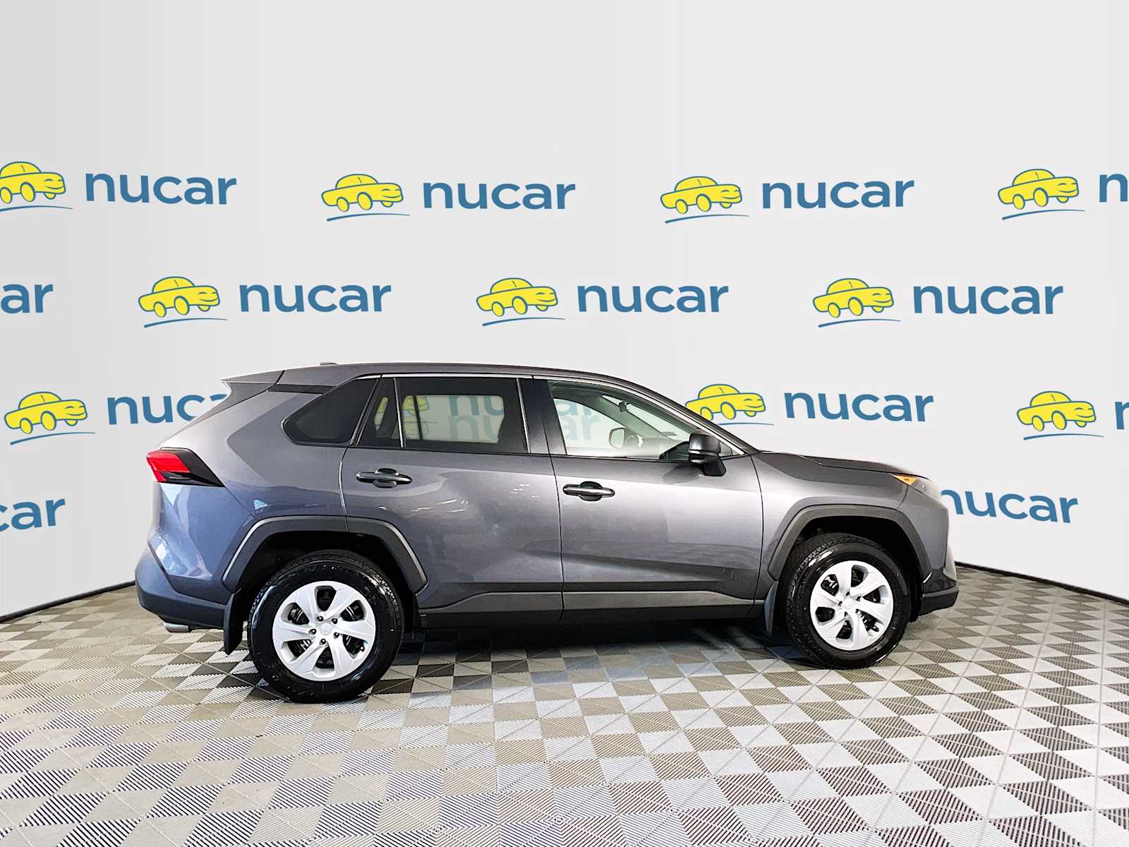 2022 Toyota RAV4 LE - Photo 8
