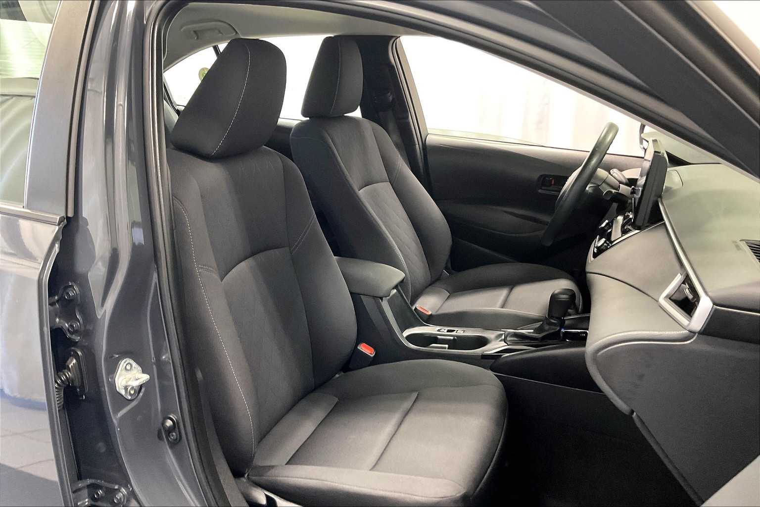 2023 Toyota Corolla LE - Photo 11