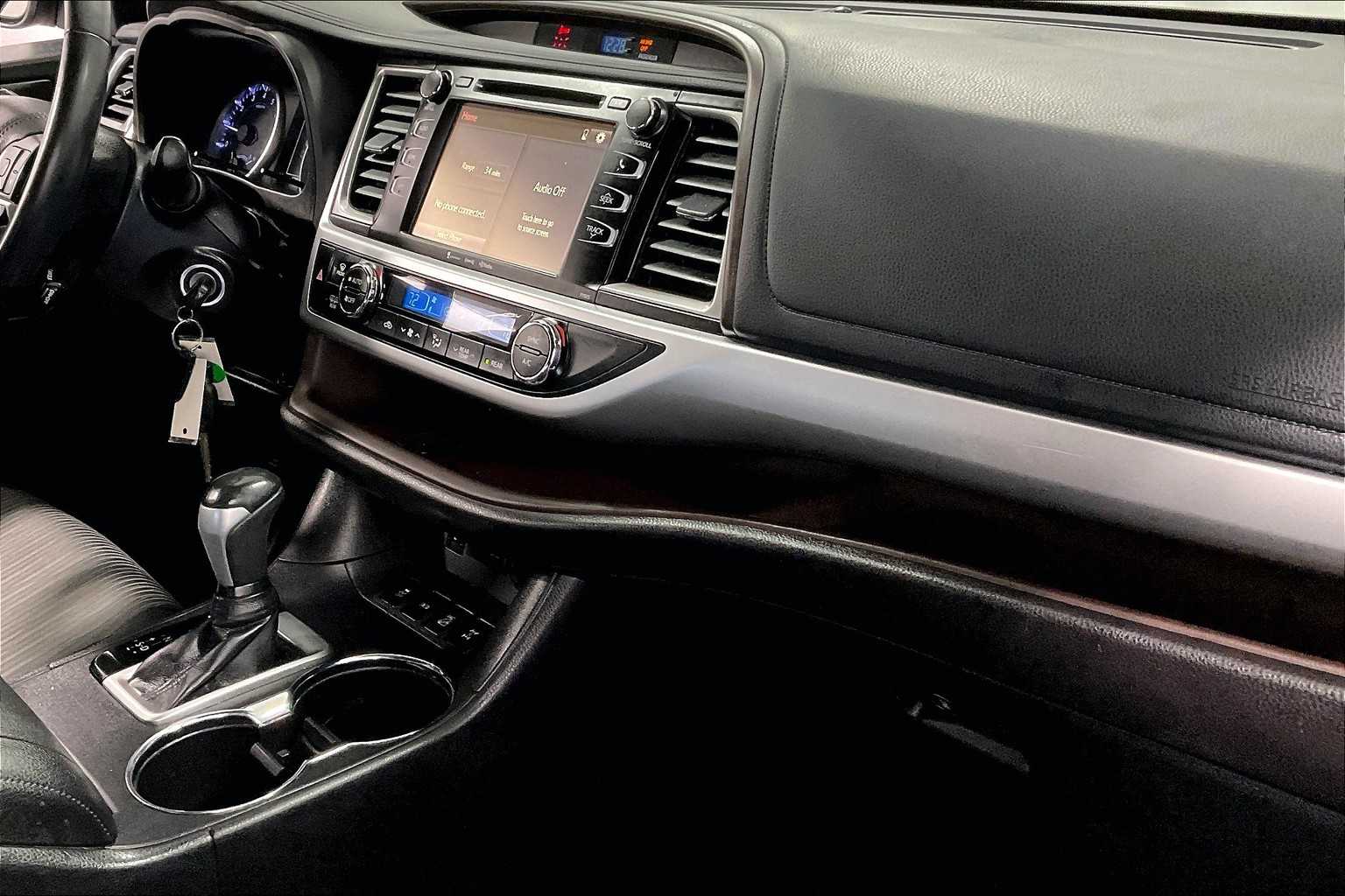 2019 Toyota Highlander LE Plus - Photo 14