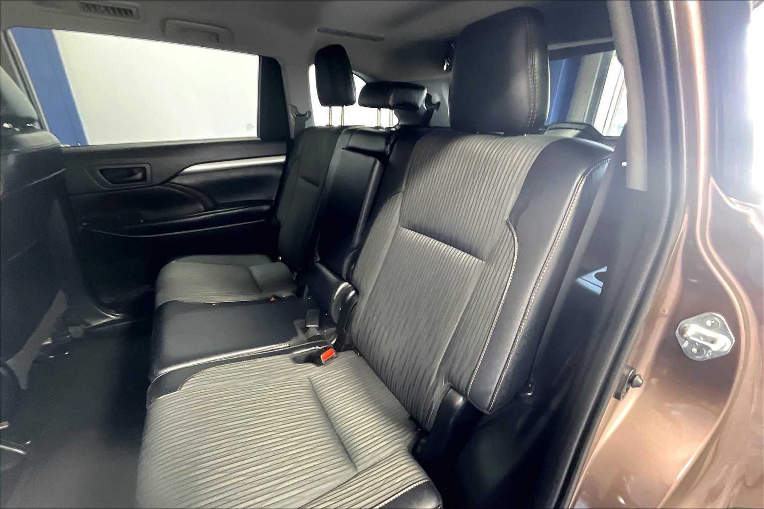 2019 Toyota Highlander LE Plus - Photo 15